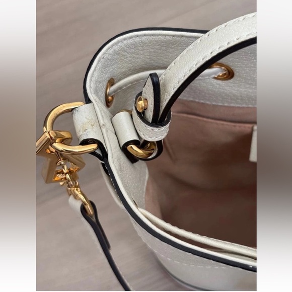 Gucci Cream Bucket Shoulder Bag with Gold Details - Picture 9 of 16